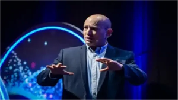 تفاصيل عملية «الأخطبوط».. كيف اخترق إيرانيون هاتف رئيس وزراء إسرائيل السابق بينيت؟