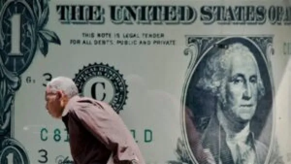 الجنيه يستعيد عافيته.. هبوط جديد يضرب سعر الدولار في بداية التعاملات البنكية