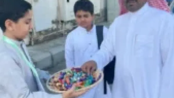 تسهيلاً لكبار السن.. حجز مواعيد زيارة المدارس أصبح بمكالمة هاتفية شخصية