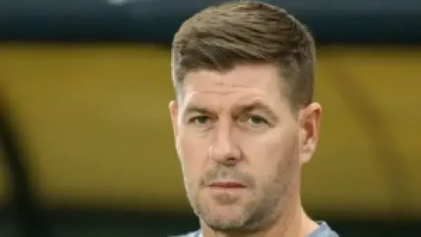 محمد صلاح يتلقى نصيحة جيرارد للاستفادة من تجربة سواريز بعد أزمته في ليفربول