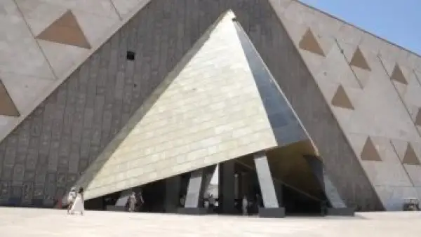 6 أشياء بسيطة قد تُفسد زيارتك للمتحف المصري الكبير إذا نسيتها.