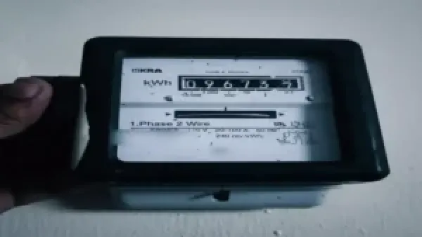 زيادة تعرفة الكهرباء تثير شكاوى جماعية من المستهلكين بسبب أعطال العدادات