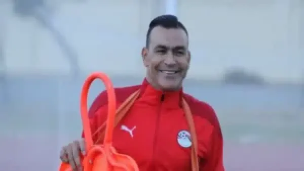 الحضري يوقف تسديد السولية لركلة الجزاء ويشعل خلافات المنتخب المصري في مواجهة الكويت