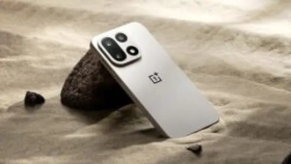 تحديث OnePlus 15 الأول يعالج مباشرةً أبرز شكاوى الكاميرا والبطارية.