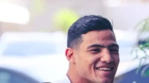 إصابة مصطفى العش لاعب الأهلي بارتجاج في المخ ونقله للمستشفى