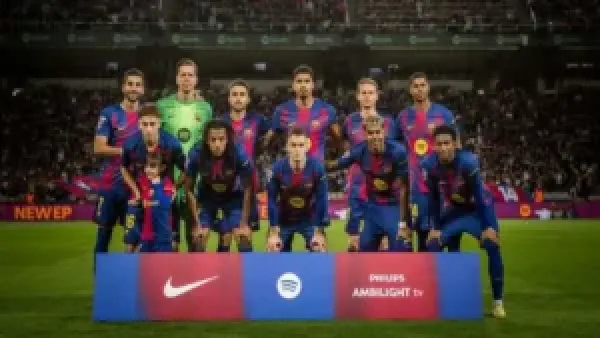 قائمة برشلونة لمواجهة ريال بيتيس تتضمن عودة دي يونج وفرمين لوبيز