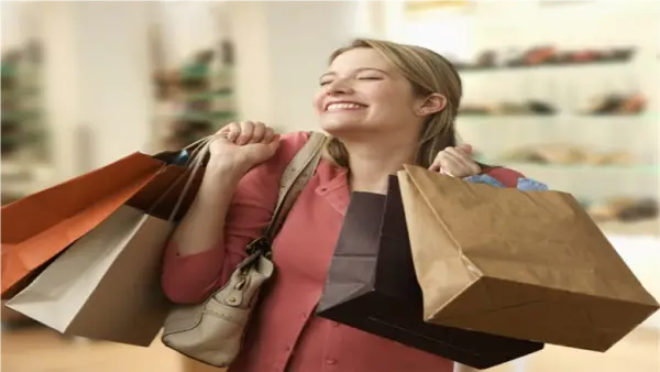 فخ الشراء الاندفاعي.. لماذا ننفق أموالنا على سلع غير ضرورية وكيف نتجنبها؟