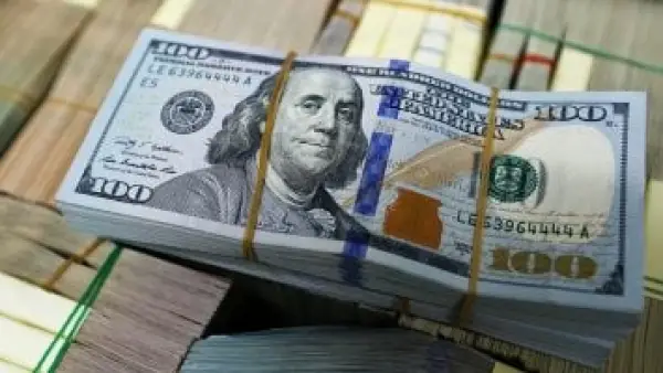 سعر شراء الدولار.. البنك المركزي يحدد قيمة بيع العملة الأمريكية خلال التعاملات الجارية