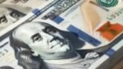 ثبات سعر الدولار في البنوك المصرية يعكس استقرار السوق المحلية