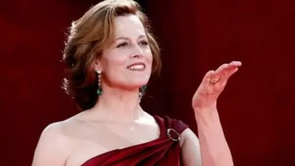 مشهد حساس.. سيغورني ويفر تكشف كواليس مثيرة في الجزء الثالث من Avatar