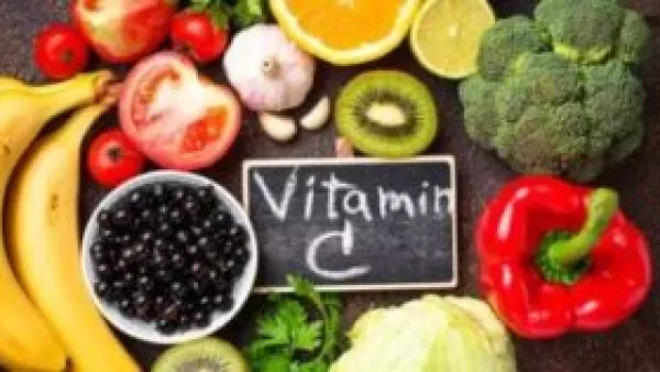 فيتامين سي ليس بريئاً دائماً.. كيف يهدد الإفراط في تناوله صحة الكلى؟