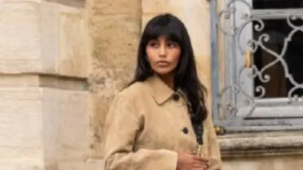 إطلالتك في المتحف المصري الكبير: 4 قطع أساسية تجمع بين فخامة المكان وراحة الحركة.