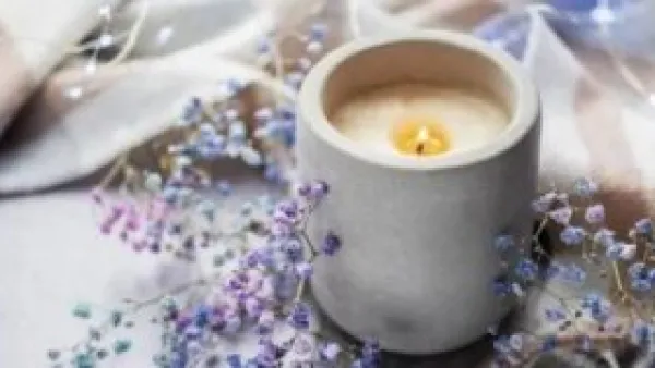 اختيار شمعة غير مناسبة قد يلوث طاقة بيتك.. خبراء يكشفون الفارق بين الطبيعي والصناعي.