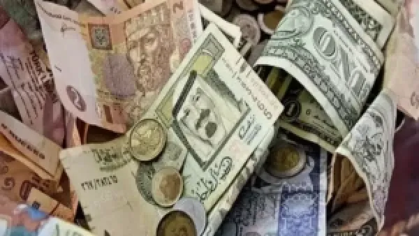 الدولار والريال يتجاوزان 47.70 و12.71 جنيه وسط مخاوف من ضعف متصاعد في الجنيه المصري