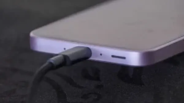 بعد تغيير القوانين.. أوروبا تعتمد هواتف ذكية بلا منافذ عام 2024