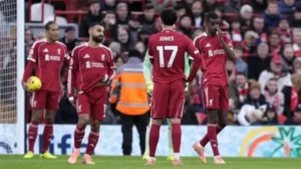 جيمي كاراجر ينتقد أداء كبار ليفربول ويطالب صلاح وفان دايك بتحمل المسؤولية لتحسين النتائج