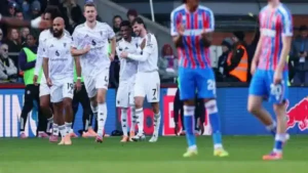 مانشستر يونايتد يعزز مركزه في البريميرليج بفوز مهم 2-0 على كريستال بالاس