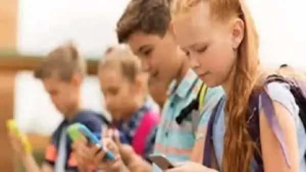 5 أضرار خطيرة لاستخدام الهاتف للأطفال دون 12 عامًا عليك معرفتها