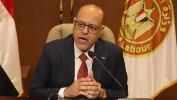 8 ساعات يوميًا.. الحكومة تُقرر ضوابط جديدة لساعات العمل بالمنشآت الصناعية