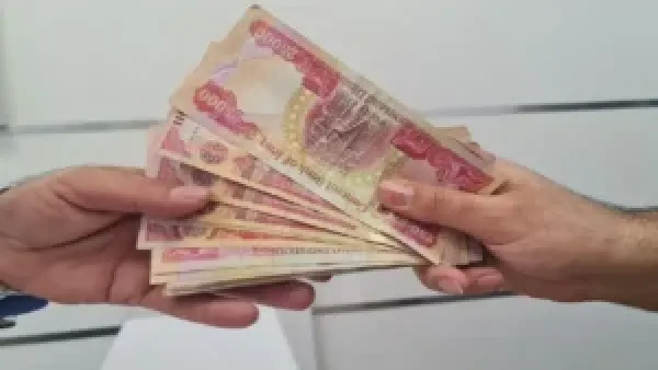 تغيرات جديدة تعيد رسم المشهد المالي.. سعر صرف 100 دولار مقابل الدينار العراقي اليوم