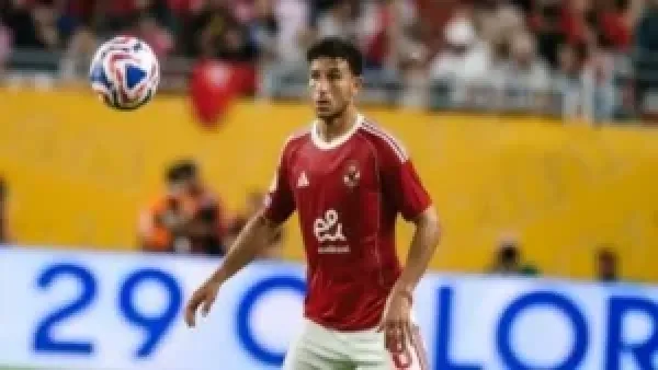 الأهلي يستبعد حمدي فتحي وأكرم توفيق من خيارات تعويض ديانج في وسط الملعب