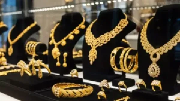 انهيار سعر الذهب في مصر عند 6410 جنيهاً للجرام... تحذيرات من خسائر في الاستثمارات