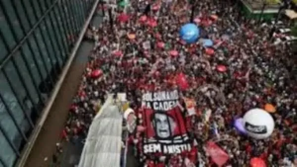 رفض عشرات الآلاف في البرازيل تخفيف عقوبة بولسونارو ويُشدد قانون «لا عفو» على موقف حازم