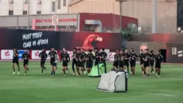 وفاة والد لاعب الأهلي السابق تُلقي بظلالها على الفريق وتجدد ذكريات الحزن