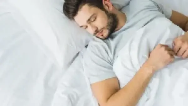 عدد ساعات النوم المثالي في الشتاء وتأثير قصر ضوء النهار على صحة الجسم