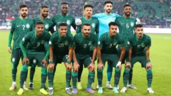 الأخضر يستعد للمنافسة" .. موعد مباراة السعودية و عمان في كأس العرب والقنوات الناقلة 2025