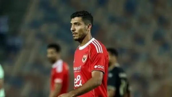 صفقة تبادلية مرتقبة.. مدرب نيوم يوافق على رحيل محمد شريف وعبد العزيز العش مدة التنفيذ