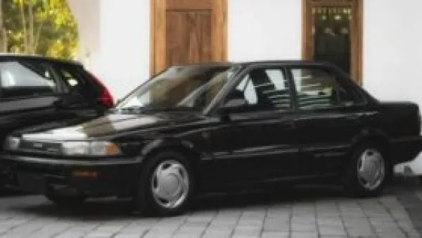 حيلة للهروب من التسوق.. روسي يفبرك حادث سرقة سيارته فيقع في قبضة الشرطة