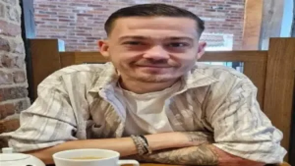 بطارية تحت الجلد توقف القيء اليومي لـمراهق بريطاني يعاني اضطرابًا نادرًا