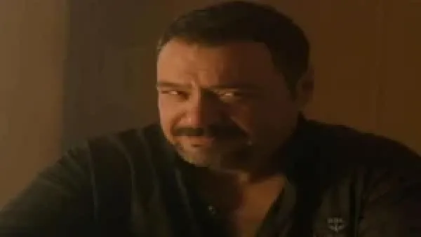 مراد مكرم يبرر اختيار مشهد الكباب في «ورد وشوكولاتة» وتأثيره على الجمهور المصري