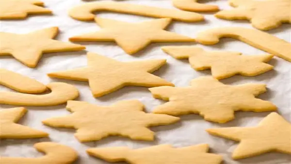 بمكونات بسيطة.. أسرع طريقة لتحضير بسكويت الكريسماس في 15 دقيقة فقط