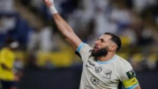 الاتحاد يتخطى الرياض 2-1 ويصعد للمركز السابع بدوري روشن 2025