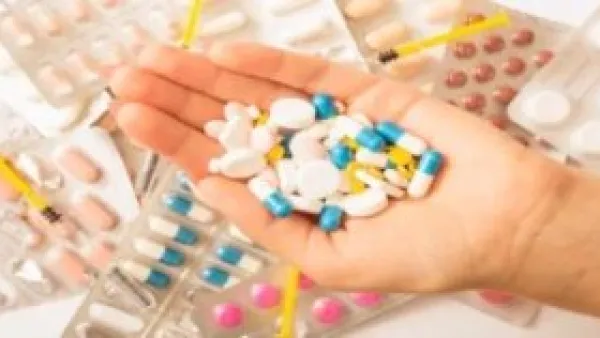 تتناول مضادًا حيويًا أو مكملاً غذائيًا؟ هكذا تحمي جهازك الهضمي من الإسهال.