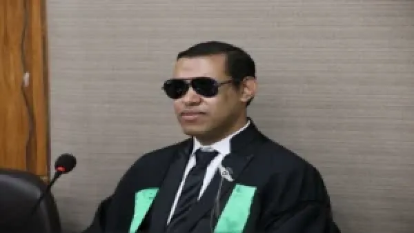 أول معيد كفيف في كلية الإعلام يؤكد: الإعاقة ليست عائقًا ولا مكان للشفقة في تجربتي التعليمية