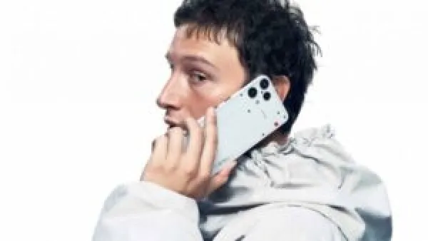 هاتف نوثينج الاقتصادي الأول يضع تصميم الشركة الفريد في متناول الجميع.