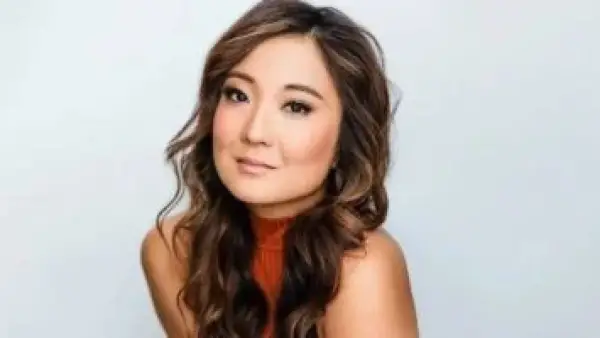 هواية مدهشة.. آشلي بارك تكشف سراً غريباً خلف كواليس مسلسل إيميلي في باريس