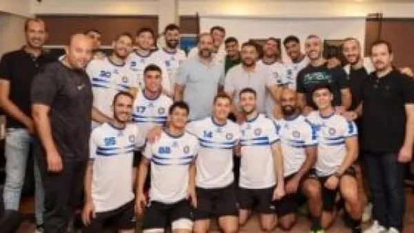 بعد أن كاد يغيب عن البطولة.. فريق اليد بسموحة ينهي أزمة التأشيرات ويطير إلى الإمارات.