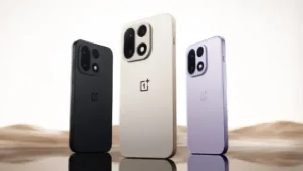 هاتف OnePlus 15 في الوسط وهاتف Ace 6