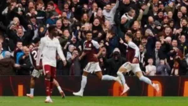 أستون فيلا يهزّم آرسنال 2-1 ويعزز موقفه في الدوري الإنجليزي