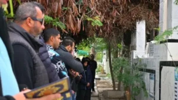 زيارة لاعبي ووفد نادي الزهور لقبر زميلهم يوسف في بورسعيد تعكس الروح الرياضية والتلاحم الجماعي