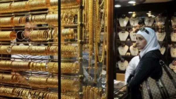 ارتفاع سعر الذهب عيار 21 في مصر إلى 5610 جنيهات وتأثيره على سوق الاستثمار اليوم