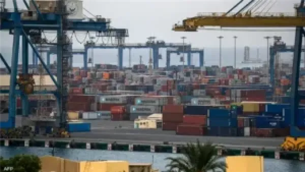 العجز التجاري التركي يرتفع بشكل قياسي خلال 10 أشهر وينذر بتفاقم أزمة الليرة