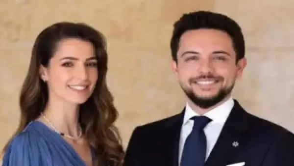 ولي العهد والأميرة رجوة يقدمان كنافة ملكية في قطر والجماهير تحتفي باللحظة