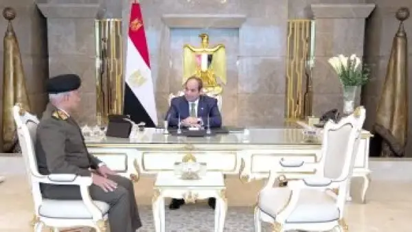 لقاء بقصر الاتحادية.. الرئيس السيسي يبحث ملفات أمنية مع وزير الدفاع المصري