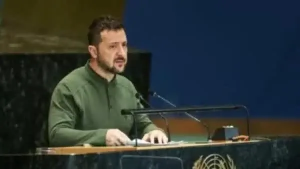 دعم أوروبا لفولوديمير زيلينسكي يعمّق الانقسامات مع واشنطن ويلقي بظلال مواجهة عسكرية مع روسيا على أمن القارة