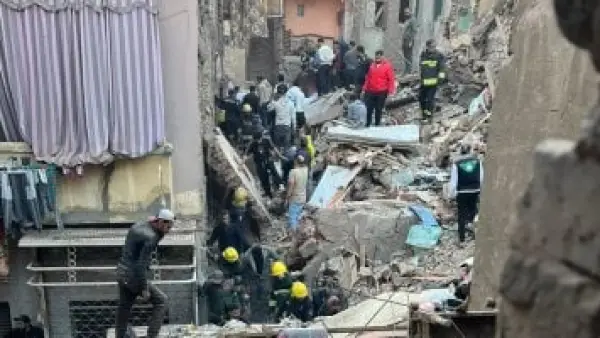 جهود إنقاذ مكثفة.. البحث عن مفقودين تحت أنقاض عقار إمبابة المنهار بمحافظة الجيزة